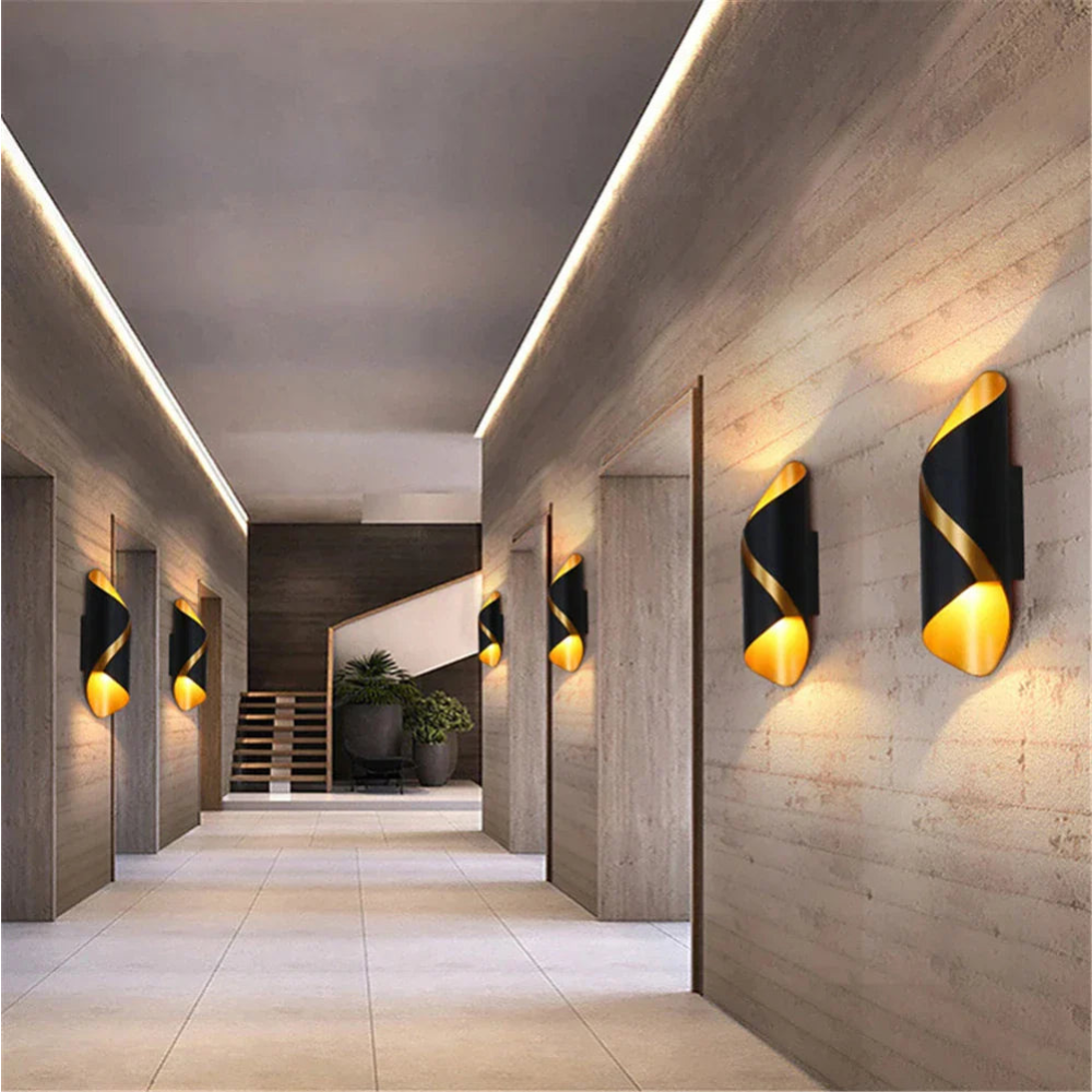 Royaleva Modern LED Outdoor Wall Lamp - Weather-Resistant, Energy-Efficient Design