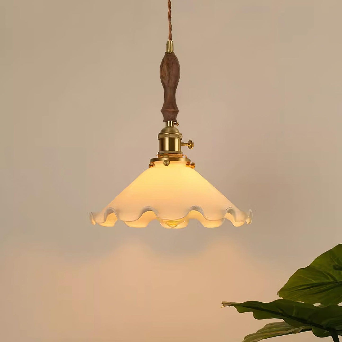 RoyaleGlow Vintage Floral Glass Pendant Lamp – Elegant Hanging Light for Home & Dining Decor