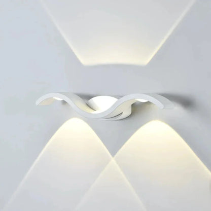 Royaleva Illuminaire Modern Wall Lamp - Elegant Design with Functional Lighting - White / Warm light