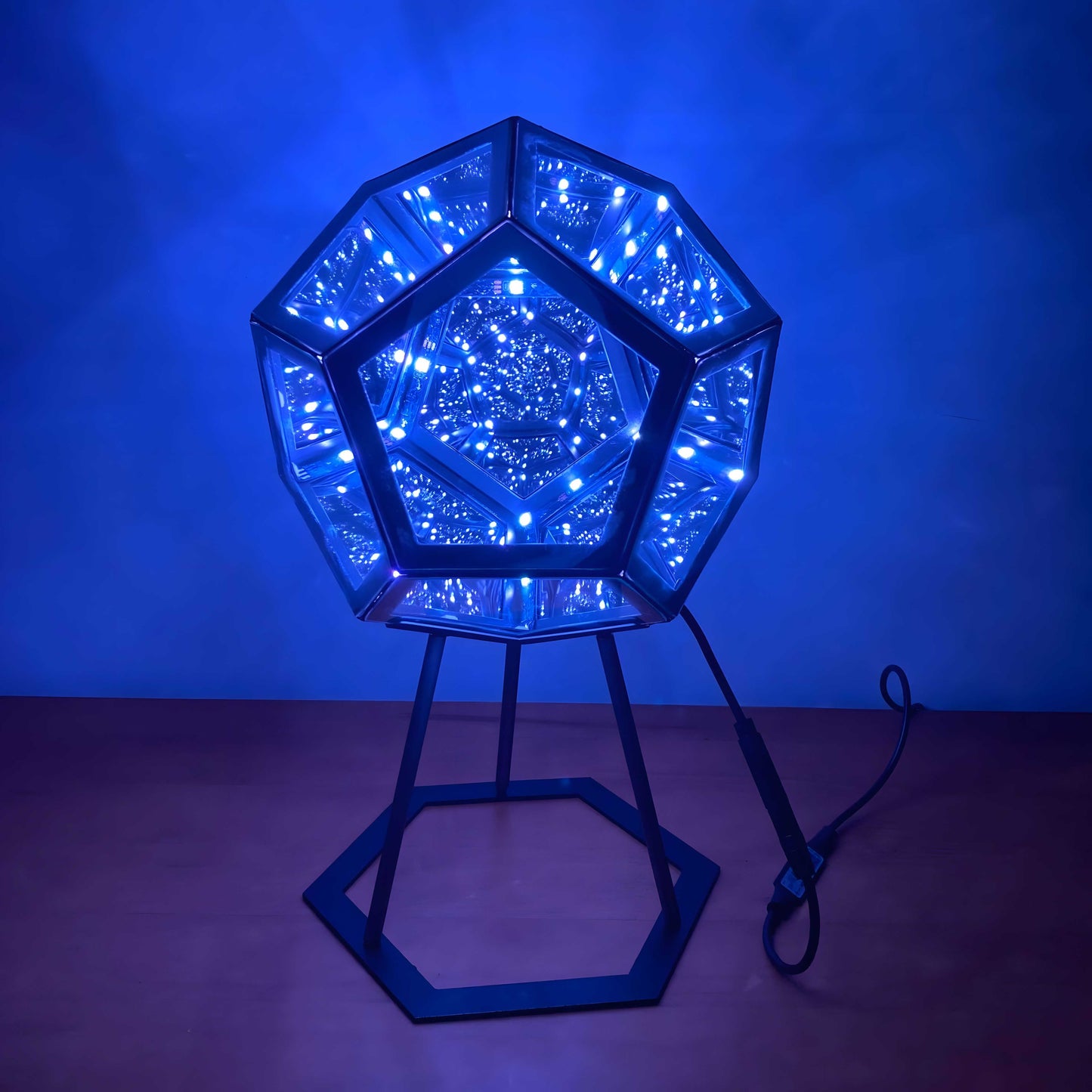 Royaleva Cosmosphere 3D LED Geometric Lamp – Sci-Fi Lighting