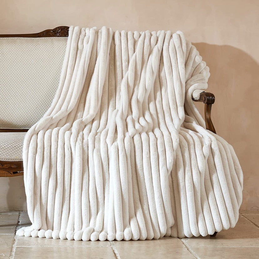 RoyaleGlow Lounging Blanket - Chunky, Breathable Nordic Throw - Ivory / 100x150cm