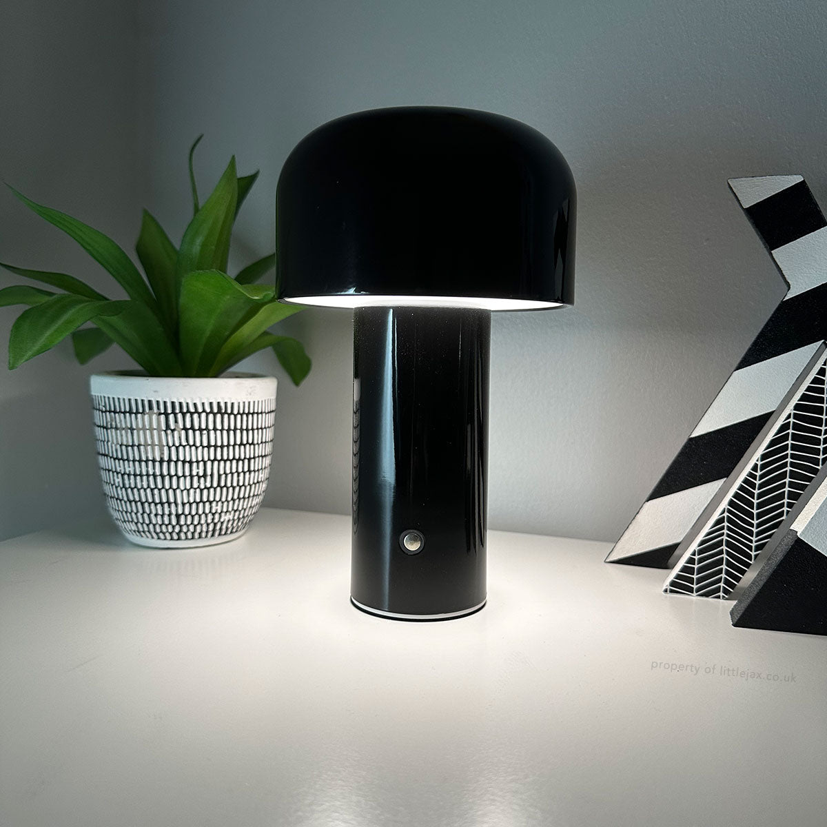 Royaleva Chic Modern Wireless Mushroom Lamp – 3 Brightness Settings, Cordless & USB Rechargeable - Black