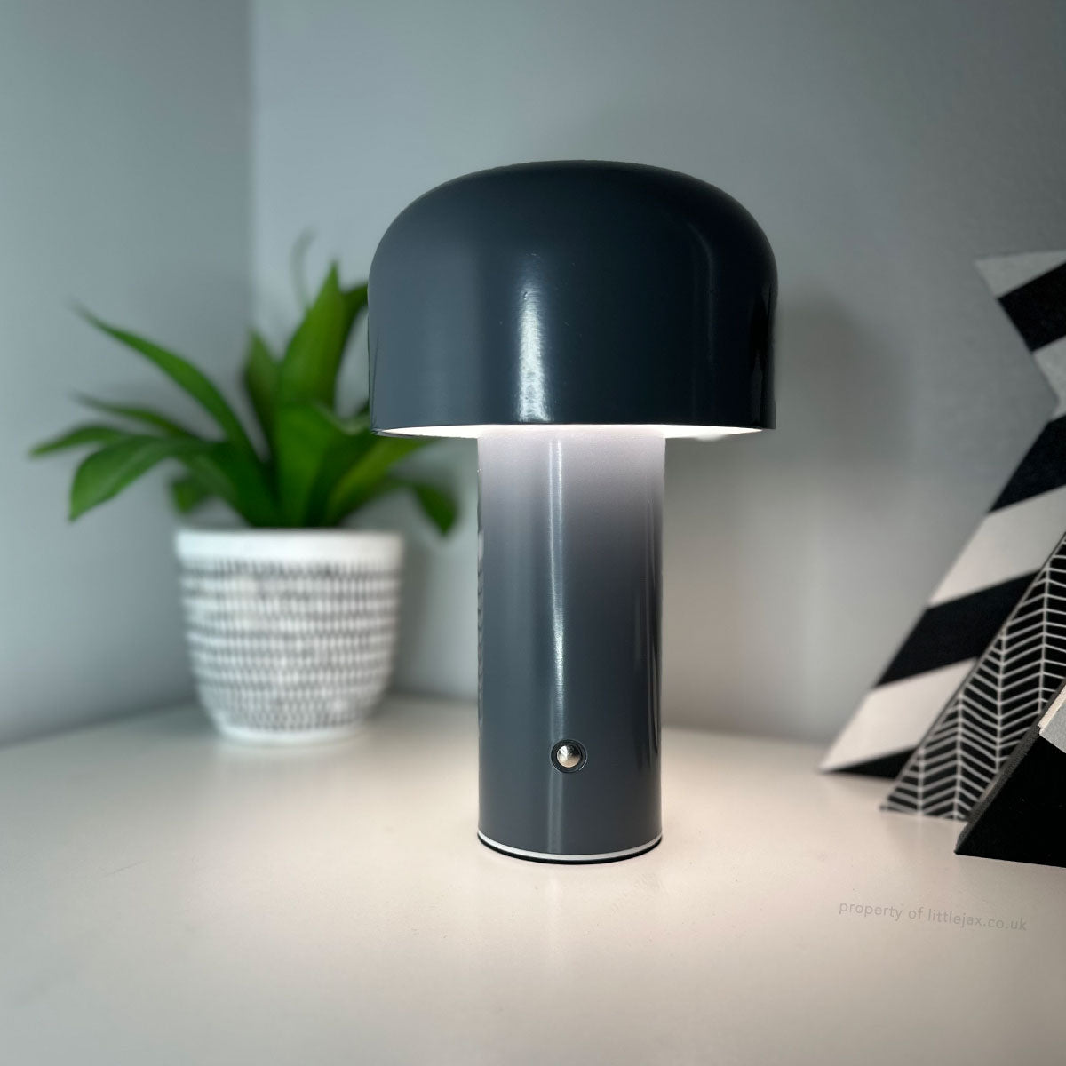 Royaleva Chic Modern Wireless Mushroom Lamp – 3 Brightness Settings, Cordless & USB Rechargeable - Dark Grey