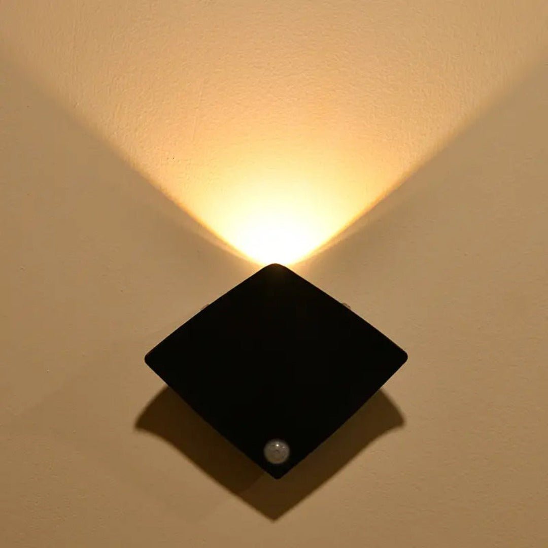 Stingray Motion Sensor LED Wall Light - Stylish Security Lighting - Battery / Warm light