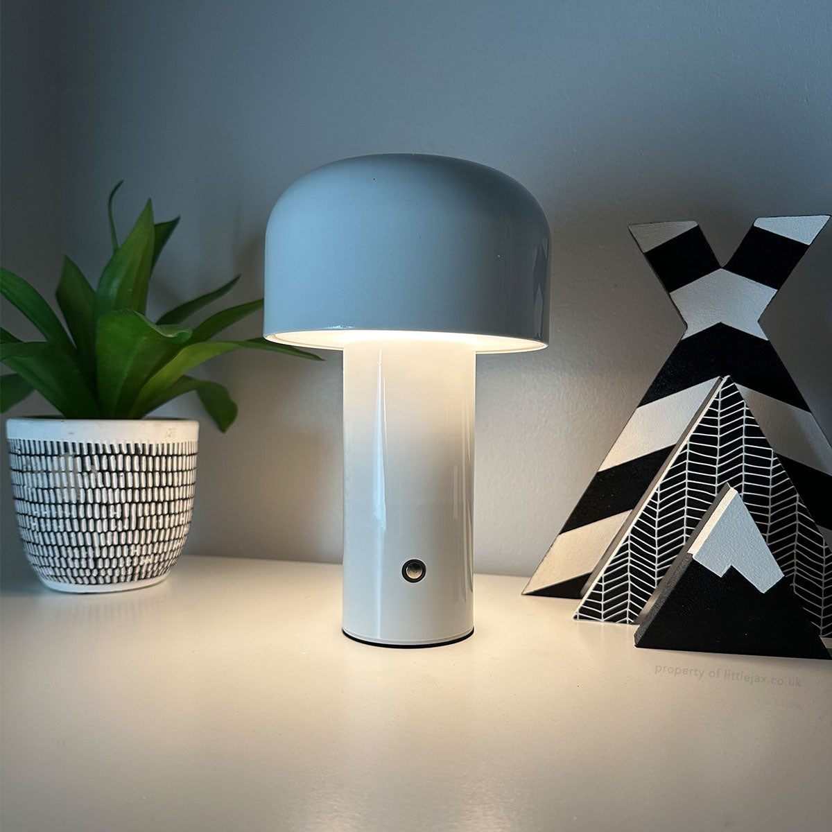 Royaleva Chic Modern Wireless Mushroom Lamp – 3 Brightness Settings, Cordless & USB Rechargeable - White