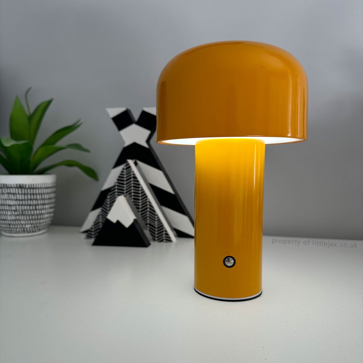 Royaleva Chic Modern Wireless Mushroom Lamp – 3 Brightness Settings, Cordless & USB Rechargeable - Yellow